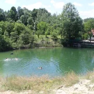 078d77a820eb9bb01f493bf673e8f9ed.JPG ”Marea Săracilor”, locul din România care atrage ca un magnet. Condițiile și prețurile sunt foarte bune