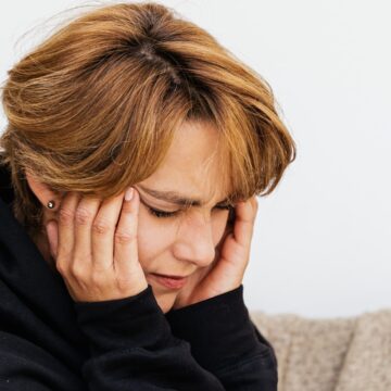 Când devine durerea de cap semnal de alarmă? Ce este „cefaleea în ciorchine” și la ce trebuie să fii atent