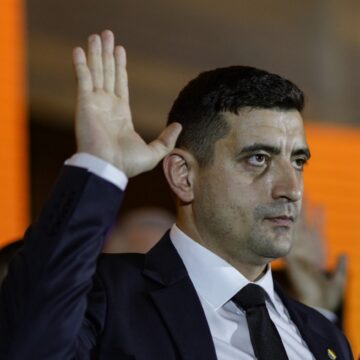 1686991636_index.jpeg Alegerea lui Simion la șefia AUR, anulată de Tribunalul București. Decizia nu e definitivă. Reacția președintelui Alianței: E o aberație