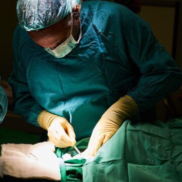 Medicii de la Spitalul Militar Central au extirpat cu succes o tumoră ovariană de 6 kg