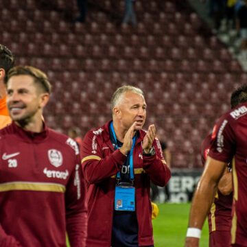 44ed789a2b73044a6a337b81ce2dd634.jpeg Dan Petrescu pleacă de la CFR Cluj, dar cumpără doi fotbaliști cu 6 milioane de euro și îi duce în Coreea