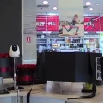 VIDEO. Nesimțire și tupeu: Ce au sustras două tinere într-un centru comercial din Cluj-Napoca, când au crezut că nu le vede nimeni