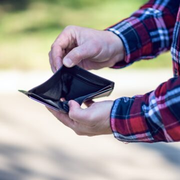 Eurostat: Românii au cel mai mare risc de sărăcie și excluziune socială din Uniunea Europeană