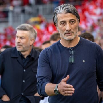 Lectie-de-fair-play-oferita-de-Edi-Iordanescu-dupa-Elvetia-Romania-2-2.jpg Lecție de fair-play oferită de Edi Iordănescu după Elveția