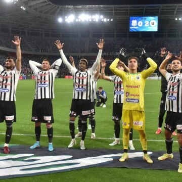 O echipă din Superliga a dat afară aproape o treime din lot