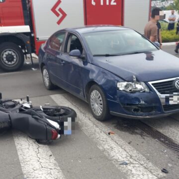 af1c1ecc6d6c5b21346dfd96ca284297.jpeg Accident în parcare la Vivo, între un autoturism si o motocicleta