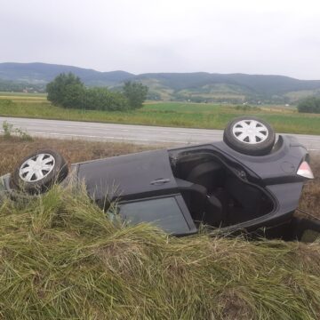 Mașină răsturnată lângă Dej, la Câțcău – FOTO