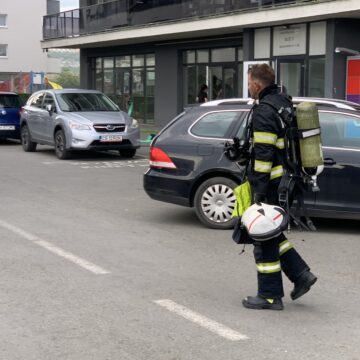 dae64334a8497e37d21100c5189455f7.jpeg Momente de panică! Bloc din Mărăști evacuat, după ce un autoturism s-a aprins în parcarea subterană – VIDEO