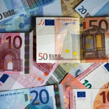Economia zonei euro, în recesiune tehnică. Cum arată cifrele pentru primul trimestru al anului