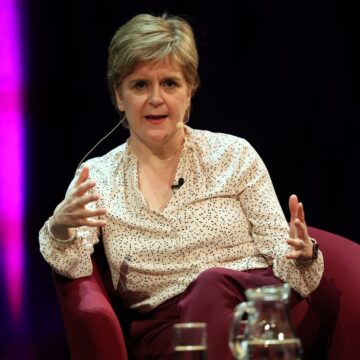 Fosta șefă a Guvernului scoțian a fost arestată. În ce dosar e implicată Nicola Sturgeon
