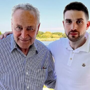 soros.jpg George Soros își cedează imperiul. Fiul său, Alex, preia controlul asupra uneia dintre cele mai bogate instituții din lume