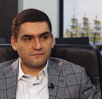 13c8e42144bc8e06996e06f84b811445-1.jpg Șeful celei mai mari companii din domeniul IT din Rusia a murit. Anton Cherepennikov a fost găsit mort în biroul său