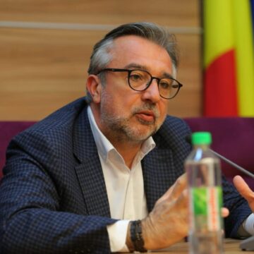 Romașcanu îi ia apărarea Gabrielei Firea: Nu poți face praf cariera unui om politic pentru că stă în Voluntari