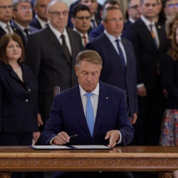 1689317071_index.jpeg Klaus Iohannis a semnat decretul prin care ia act de demisia lui Marius Budăi. Marian Neacșu, interimar la Ministerul Muncii