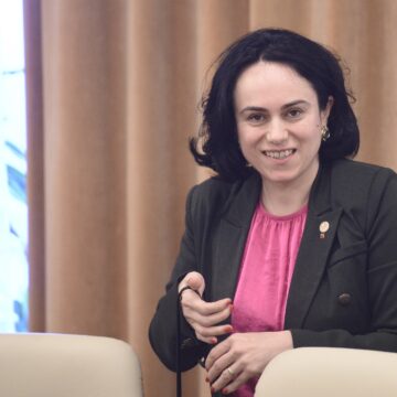 1689617745_index.jpeg Simona Bucura Oprescu, propusă pentru Ministerul Muncii: Sunt hotărâtă să muncesc pentru realizarea reformelor din PNRR