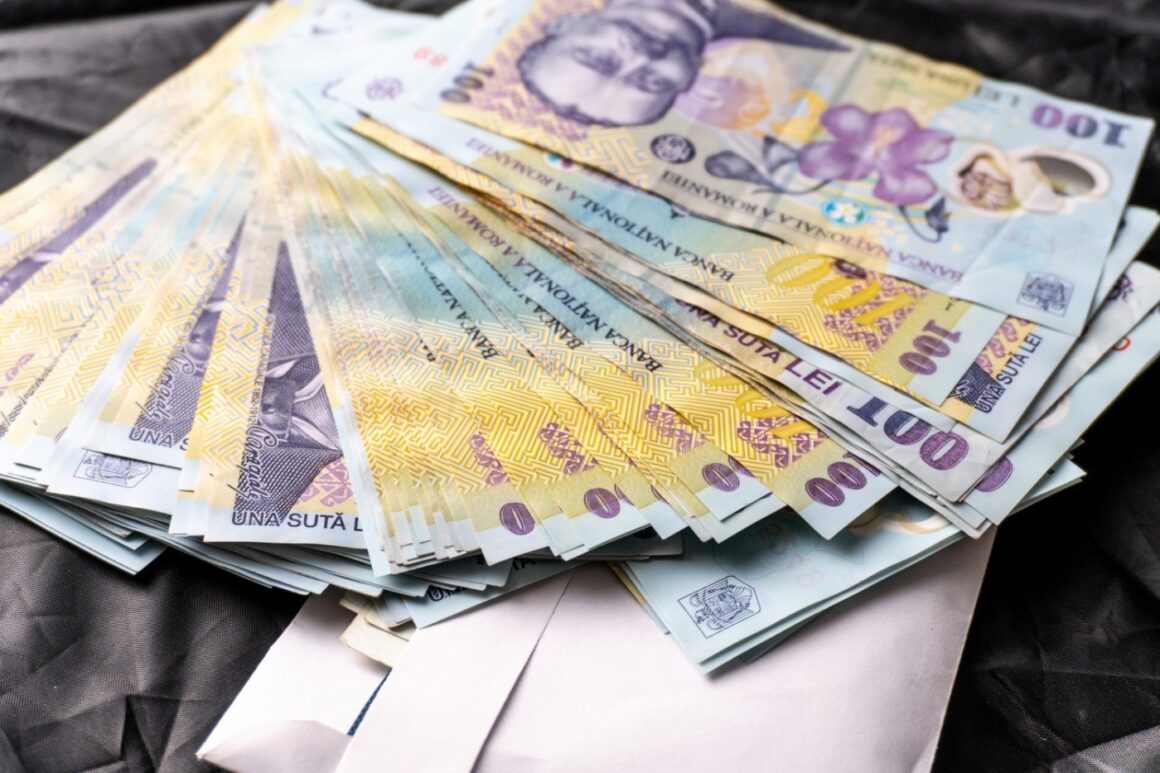 1689857725_index.jpeg Ce măriri de salarii ar putea avea loc de la 1 septembrie 2023 și 1 ianuarie 2024