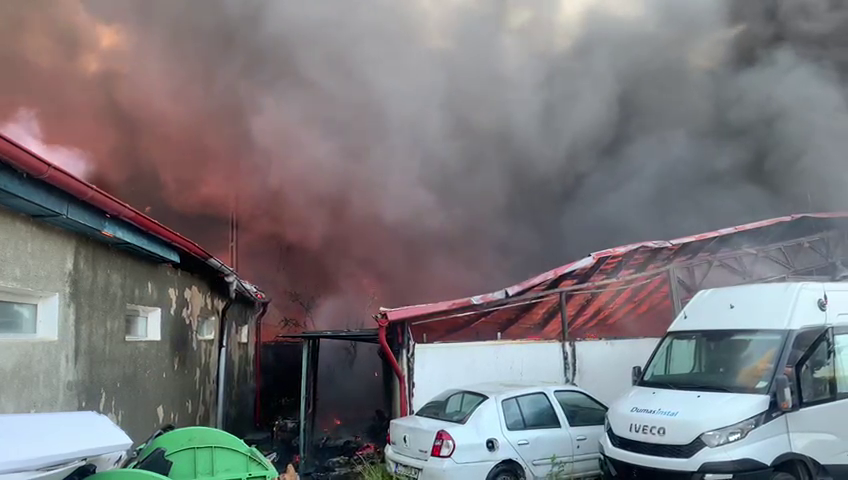 3ec65754474ee770b90c7cf9732d15ea.png Zece mașini au fost afectate și 5 au ars complet, în incendiul devastator din Cluj-Napoca – FOTO