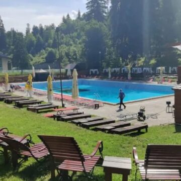 4a03c764e798c9482499cd44389fc7f7.JPG Uitați de litoralul scump! Locul din Ardeal unde te bălăcești cu 15 lei și apele au și efecte benefice