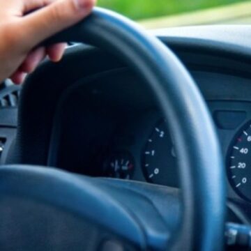 Inconștient fără permis, la volan prin Florești. Nici nu știe bine semnele și regulile de circulație, dar conduce prin trafic