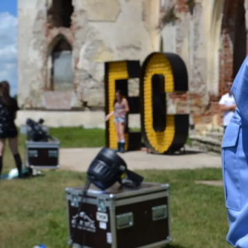 91ceaa305871e239791b3db78709dd2c.png Festivalieri prinși cu droguri la Electric Castle. S-au ales cu dosare penale