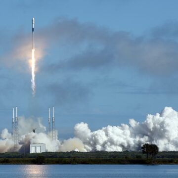 Lansarea-unui-satelit-Starlink-scaled.jpg Sateliții Starlink de la SpaceX au scurgeri de radiații. Ce spun oamenii de știință