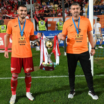 Liviu-Ciobotariu-euforic-dupa-primul-trofeu-al-carierei-Secretul-victoriei-cu-Farul-scaled.jpg Liviu Ciobotariu, euforic după primul trofeu al carierei