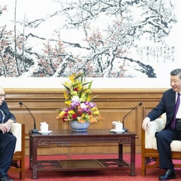 XI-HENRY-e1689859337527.jpg „Vechii prieteni” Henry Kissinger și Xi Jinping discută relațiile SUA-China