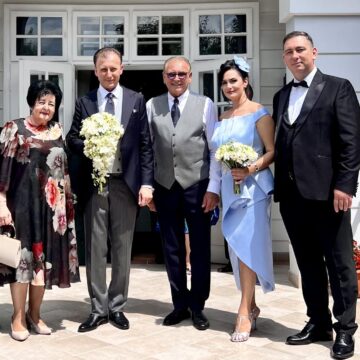 d5dde6d99a307143b543646d0fcc72ef.jpg Cât de frumoși sunt! Nuntă de poveste în familia lui Nicolae Furdui Iancu. Fiul său, Tudor, s-a căsătorit cu Loredana – VIDEO și FOTO