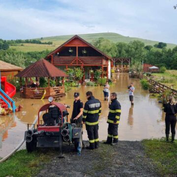 Rupere de nori în Cluj! Mai multe gospodării au fost inundate după ploaia torențială de miercuri – FOTO