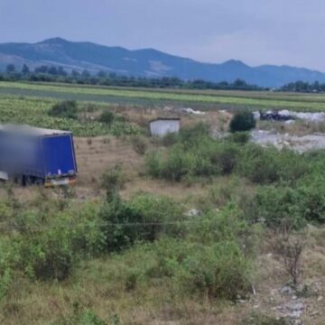 Accident grav în Cluj! Un camion a ieșit în decor și a provocat un incendiu după impact. Un bărbat a fost transportat la spital