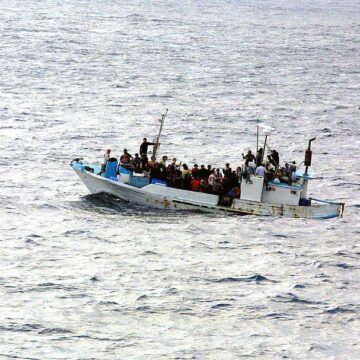 Naufragiu în Mediterana. Cel puțin 30 de migranți sunt dați dispăruți