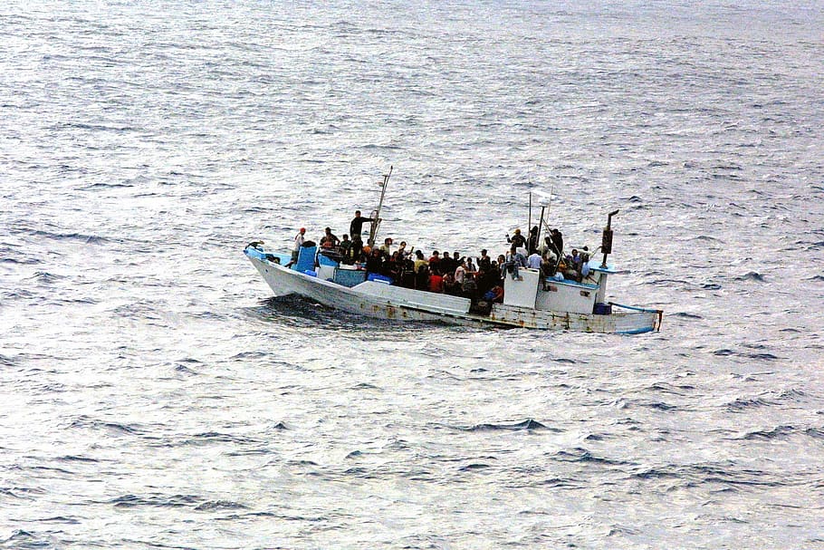 1-18.jpg Naufragiu în Mediterana. Cel puțin 30 de migranți sunt dați dispăruți