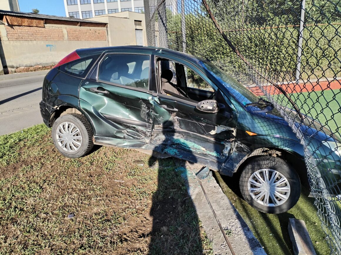 Cluj – Un bombardier cu Mercedes a spulberat o mașină pe lângă Tăietura Turcului și a fugit – VIDEO