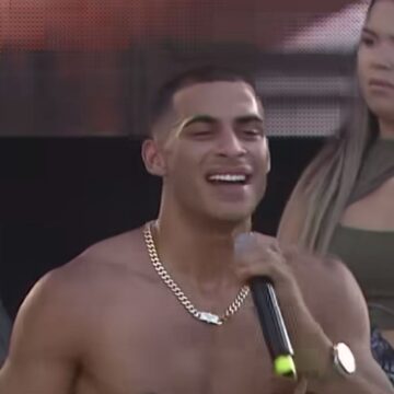 Gheboasă, versuri jegoase la Untold, în fața a mii de copii. Tinerii s-au bulucit la scenă – VIDEO