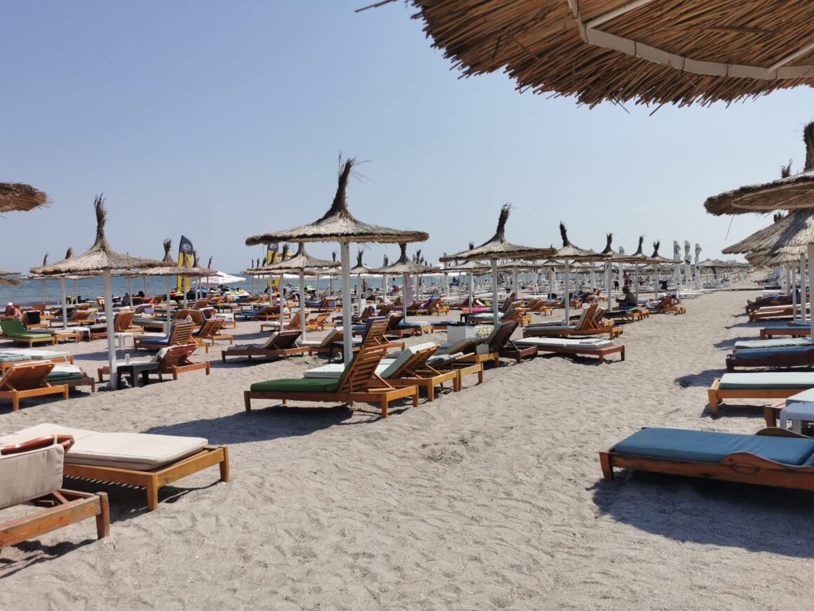5bce79d2e1b75654c3d641b2fe110925.jpeg Turist din Cluj: ”Bate vântul la Phoenicia, în Mamaia. E cam puțină lume. Nu știu ce se întâmplă” – VIDEO