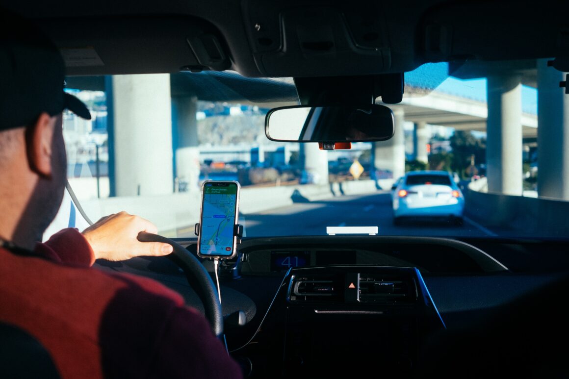 5e1b93aa24c125785102fda0b3e89ae4.jpg Până la ce vârstă poţi să conduci o maşină în România. Anual, se emit în jur de un milion de permise de conducere