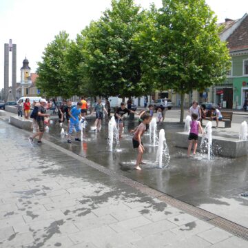 62c0081c3a58766de94d75aaffdc7d50.jpeg De ce nu funcționează fântâna arteziană din Piața Unirii, bucuria copiilor – FOTO