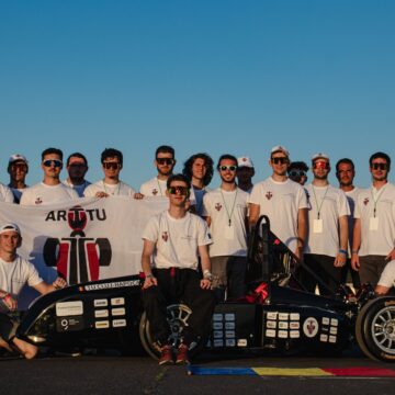 82ec83967e830862b5eb0ec7d6f81a01.jpg Monopostul electric al Universității Tehnice Cluj a concurat în circuitul Formula Student din Cehia – FOTO