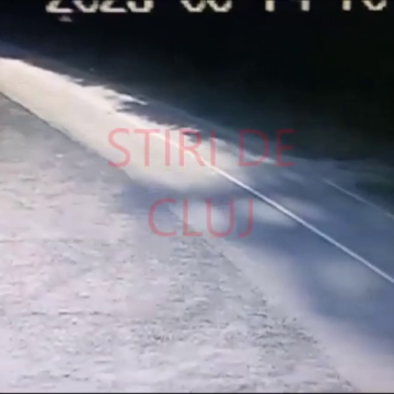 933b7b75f7f30c95af397770ebffe8d4.png VIDEO cameră de supraveghere – Un motociclist din Cluj a murit în Alba, după ce i-a apărut în față un camion cu lemne
