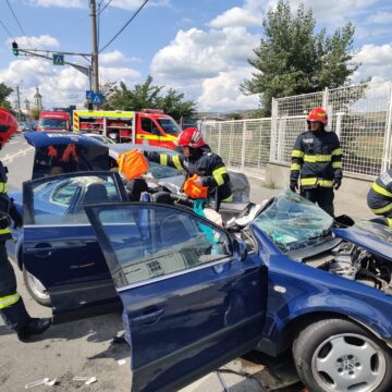 Accident grav, cu patru victime în Cluj-Napoca! Două mașini s-au făcut praf pe strada Traian Vuia, a intervenit Descarcerarea – FOTO