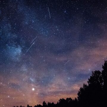 Perseidele, cel mai frumos eveniment astronomic al verii. Când poate fi văzută ploaia de stele căzătoare