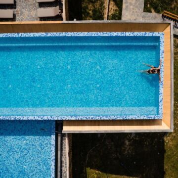 cf4b976e5f7579d7a79f570a8b179164.jpg Piscina de ”Pă coastă” e un loc fabulos al Ardealului. Cota pensiunii e la 9,6 pe booking – FOTO