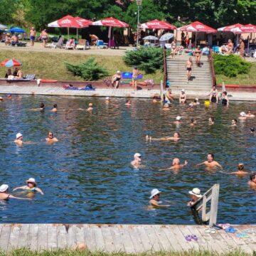 ”Litoralul Clujului” e cam neîngrijit! Turiștii au lăsat recenzii negative. Profitul e de milioane de lei și nu se investește nimic – FOTO