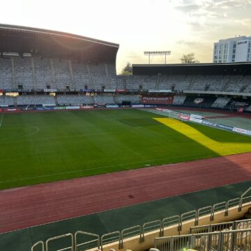 fc102a56237f5c2f04f4f475b5c3c312.jpeg Cum arată gazonul de pe Cluj Arena înaintea derbiului dintre „U” Cluj și CFR. Tișe: „Totul este perfect” – FOTO