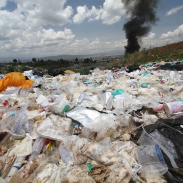 Ocean Clean Up luptă împotriva plasticului din oceane. Cum a reușit echipa să strângă 60 de tone de deșeuri