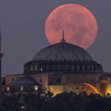 hepta_6587553-scaled.jpg Poți vedea Superluna Albastră cu cel mai mare telescop portabil