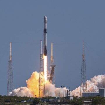 Ia-ți doza de spațiu. SpaceX și NASA pregătesc lansarea a 4 astronauți din 4 țări diferite