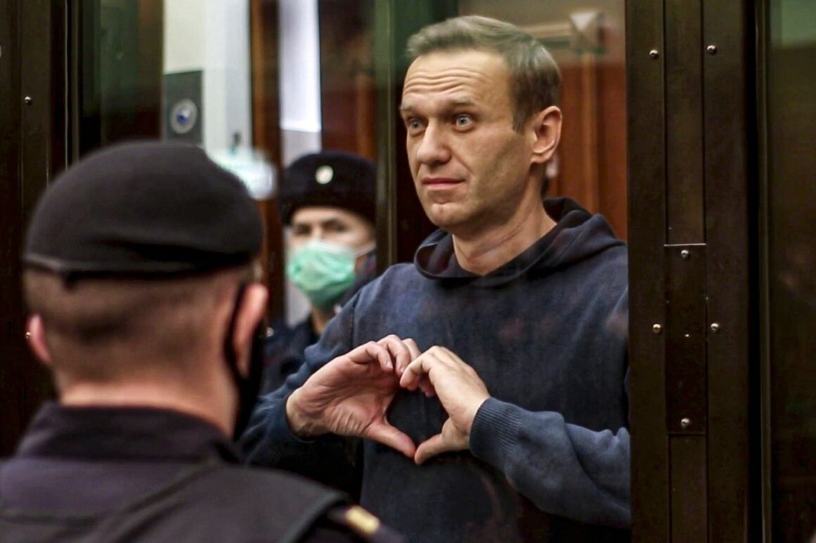 Alexei Navalnîi, condamnat la încă 19 ani de închisoare