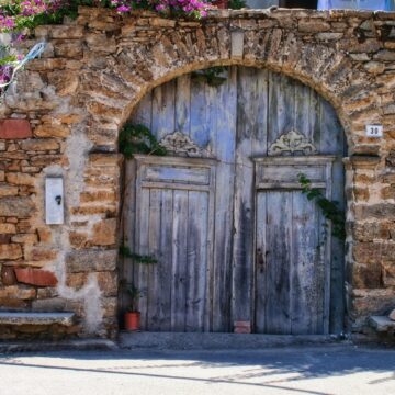 pexels-pixabay-277544-scaled.jpg Destinația de VIS în care o casă poate fi cumpărată cu 1 euro. Există o singură condiție