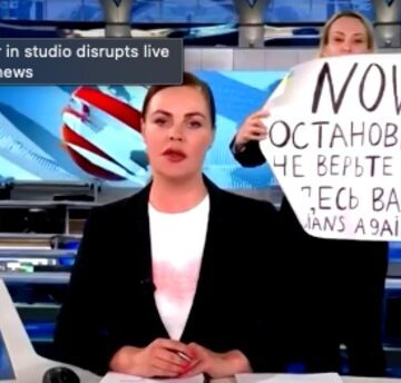 Ce s-a întâmplat cu jurnalista din Rusia care a afișat o pancartă la TV cu mesajul „NO WAR”